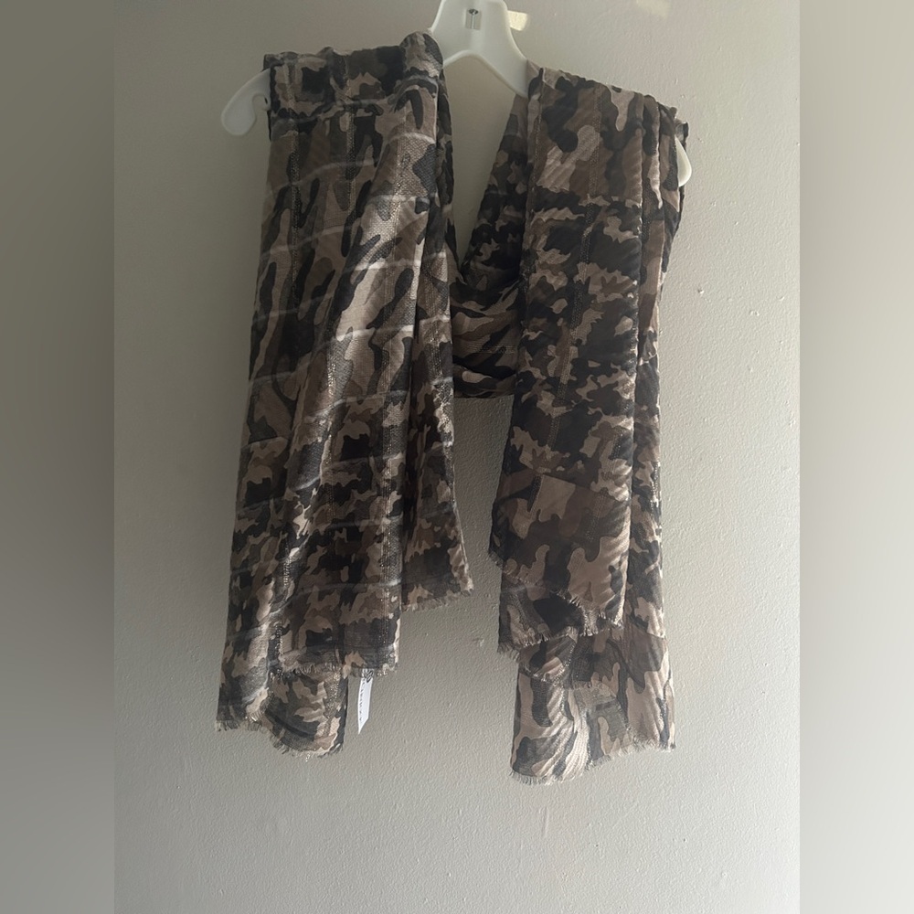 Jessica McClintock Women’s Camo Scarf
